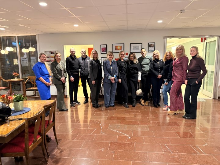 Gruppbild inomhus där representanter från Världsbanken, delegation från Kroatien, KSONs ordförande, förbundsdirektör och avdelningschef finns med