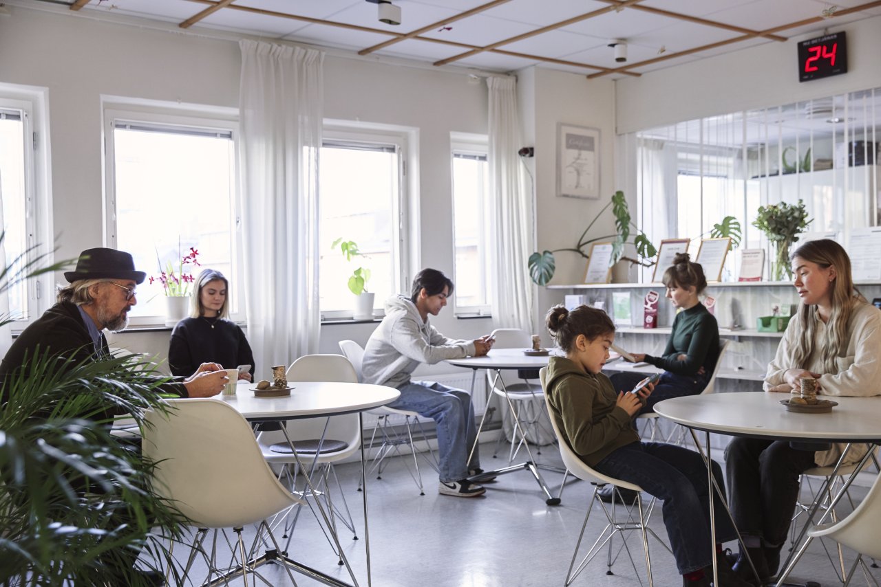 Patienter i väntrum på vårdcentral